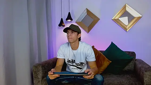 AxelFalconn online show from June 3, 6:24 pm