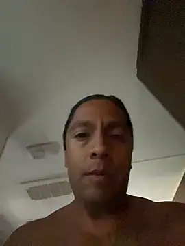 latinj11 online show from June 4, 11:00 pm