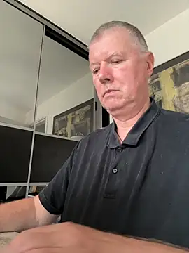 Snapshot of cumboy chatting on October 2, 2:21 pm cumboy online show from October 2, 2:21 pm