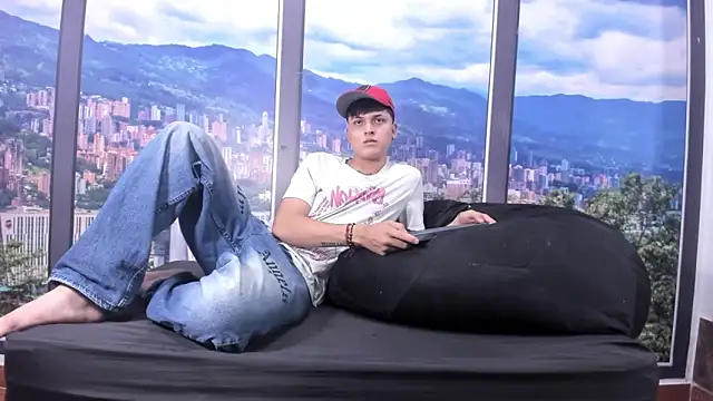 LiamRamirezz online show from June 19, 3:23 am