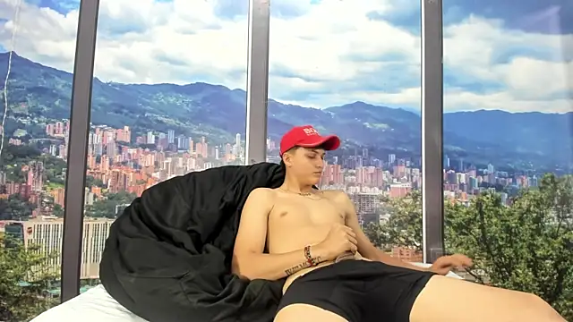 LiamRamirezz online show from June 18, 4:47 am