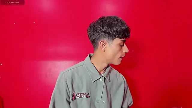 Oliverboy2005 online show from July 3, 3:45 am