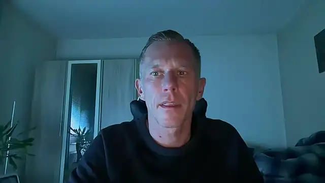 Snapshot of slaveboy2016@xh chatting on December 2, 9:15 pm slaveboy2016xh online show from December 2, 9:15 pm