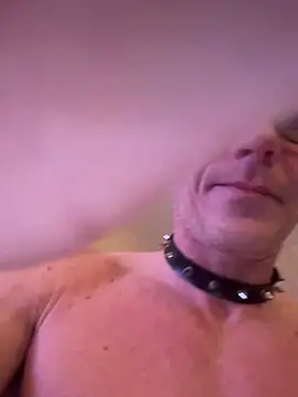 Snapshot of slaveboy2016@xh chatting on December 25, 2:45 pm slaveboy2016xh online show from December 25, 2:45 pm