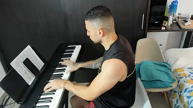 logan smith online show from November 11, 1:38 pm