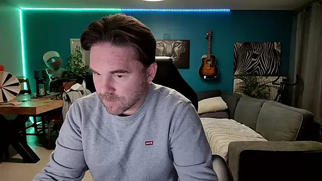 tom sauwer online show from November 19, 9:58 pm