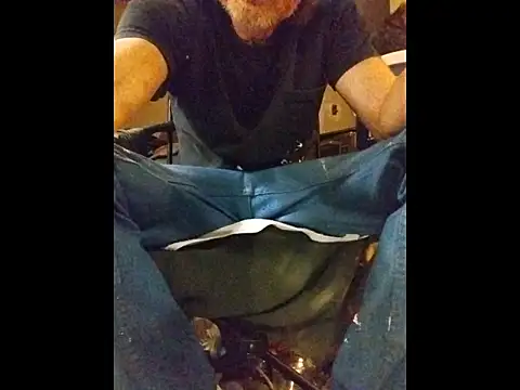 Snapshot of ROBERT0516 chatting on October 4, 4:39 am ROBERT0516 online show from October 4, 4:39 am