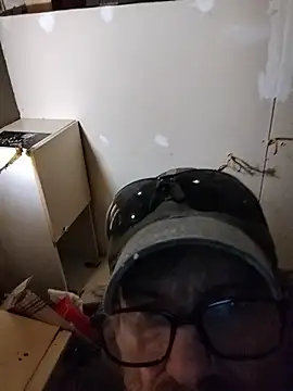 Snapshot of ROBERT0516 chatting on October 8, 10:25 pm ROBERT0516 online show from October 8, 10:25 pm