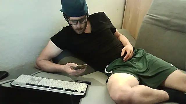 ShyGuyWannaTry online show from September 8, 11:26 pm