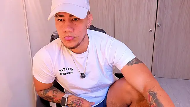 CRAZYBOYLOVE online show from March 11, 12:23 pm