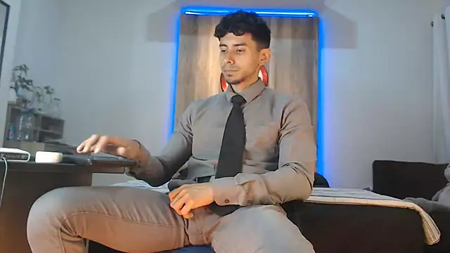 Andrew 4  online show from October 11, 2:37 am