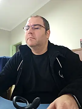 Snapshot of Andrew1900529 chatting on December 19, 7:51 am Andrew1900529 online show from December 19, 7:51 am