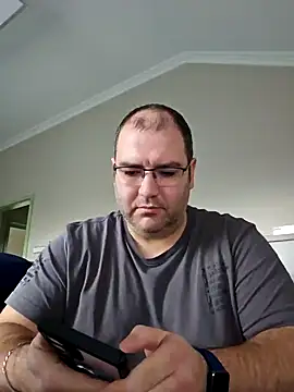 Snapshot of Andrew1900529 chatting on December 12, 1:17 pm Andrew1900529 online show from December 12, 1:17 pm