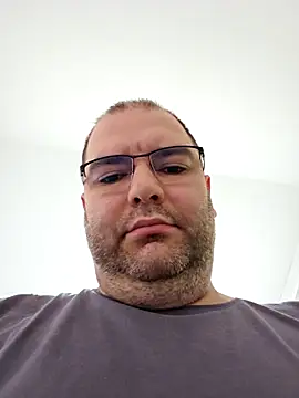 Snapshot of Andrew1900529 chatting on March 10, 9:45 am Andrew1900529 online show from March 10, 9:45 am