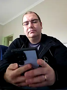 Snapshot of Andrew1900529 chatting on December 16, 11:01 am Andrew1900529 online show from December 16, 11:01 am
