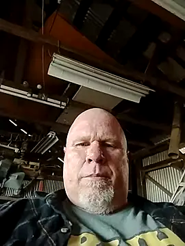 Reddog833 online show from February 5, 9:11 pm