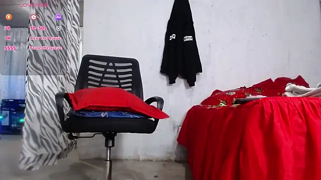 kilian xx online show from December 4, 5:03 am