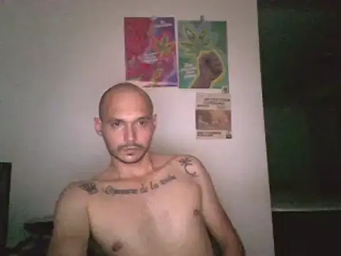 Snapshot of universitario-col chatting on December 6, 1:51 am universitario-col online show from December 6, 1:51 am