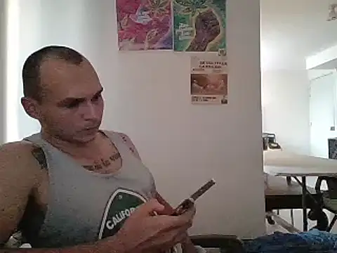 Snapshot of universitario-col chatting on January 12, 10:01 pm universitario-col online show from January 12, 10:01 pm