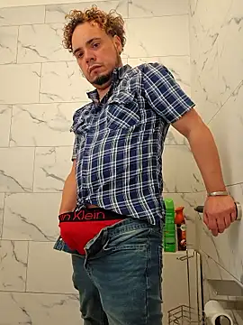 latinoflpr online show from February 3, 9:09 pm