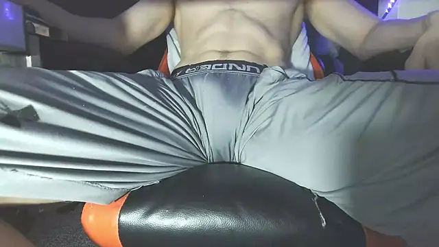 Snapshot of Dick_and_muscles chatting on September 9, 8:41 pm Dick and muscles online show from September 9, 8:41 pm