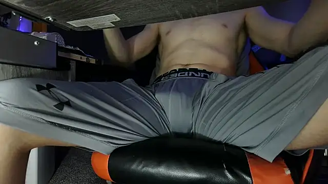 Snapshot of Dick_and_muscles chatting on March 22, 5:49 am Dick and muscles online show from March 22, 5:49 am