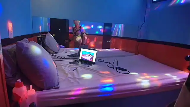 MikyFoxx online show from March 16, 1:07 am