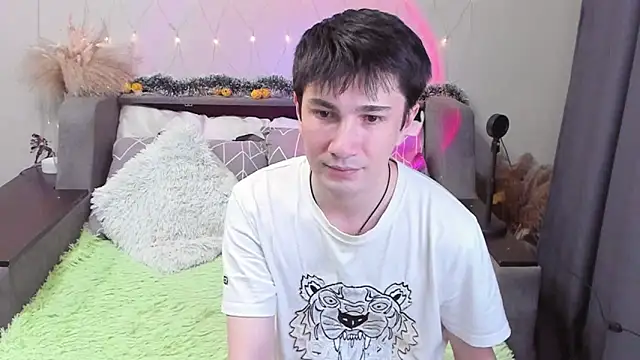 Yumi steve online show from October 31, 12:08 pm