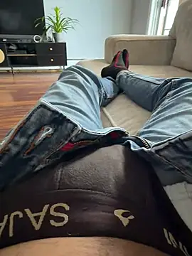 YourPersonall online show from April 25, 10:29 pm