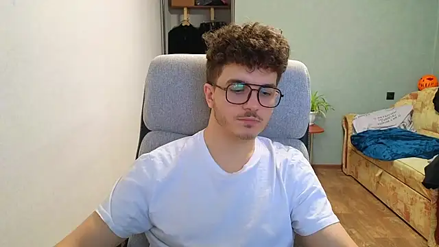 Remy Miles online show from December 15, 1:08 pm