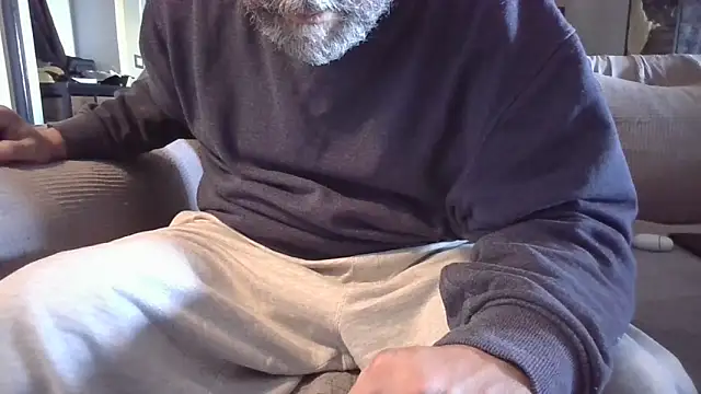 Snapshot of naked_bear chatting on October 10, 8:19 am naked bear online show from October 10, 8:19 am