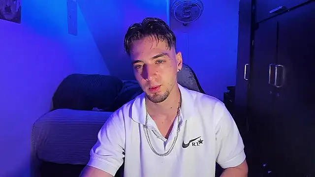 Alex smith00 online show from February 9, 6:23 pm