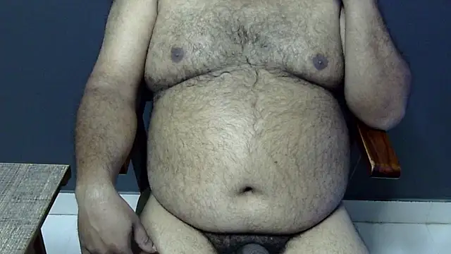 Snapshot of hairysubcub_70 chatting on March 17, 6:40 am hairysubcub 70 online show from March 17, 6:40 am