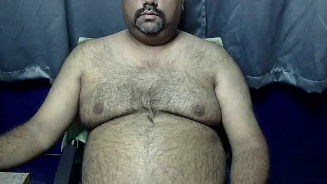 Snapshot of hairysubcub_70 chatting on January 10, 3:50 am hairysubcub 70 online show from January 10, 3:50 am