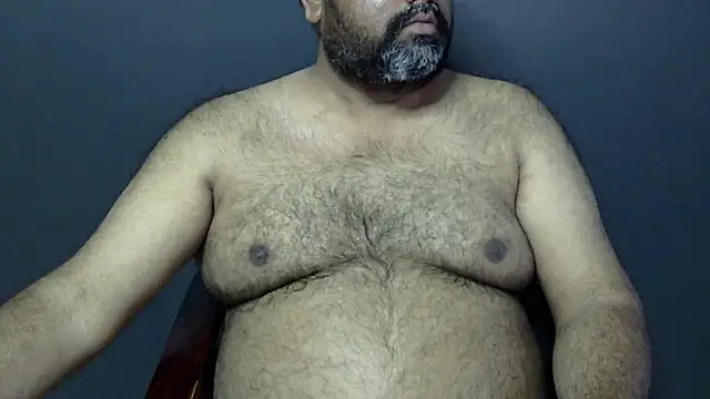 Snapshot of hairysubcub_70 chatting on February 18, 7:10 am hairysubcub 70 online show from February 18, 7:10 am