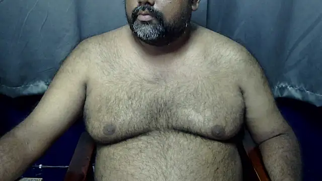 Snapshot of hairysubcub_70 chatting on October 4, 10:42 am hairysubcub 70 online show from October 4, 10:42 am