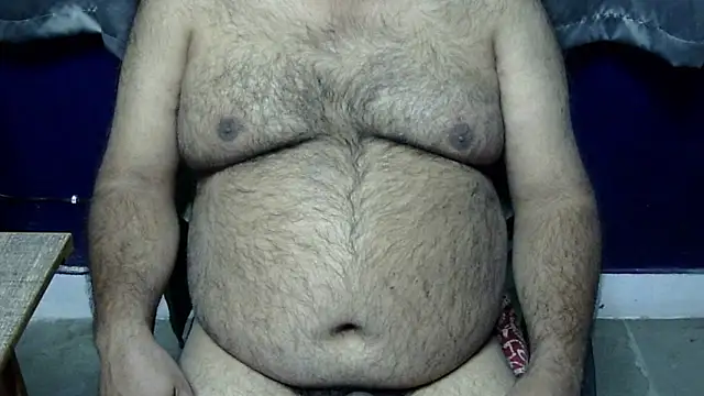 Snapshot of hairysubcub_70 chatting on December 16, 4:13 am hairysubcub 70 online show from December 16, 4:13 am