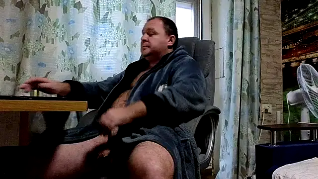 Snapshot of xxrokixxx chatting on December 22, 8:27 am xxrokixxx online show from December 22, 8:27 am