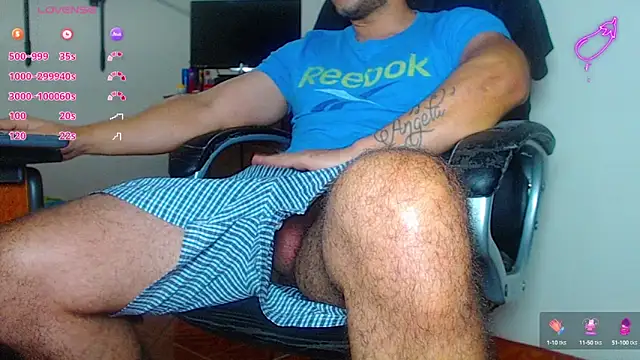 Snapshot of --mAk-- chatting on January 17, 11:27 am --mAk-- online show from January 17, 11:27 am
