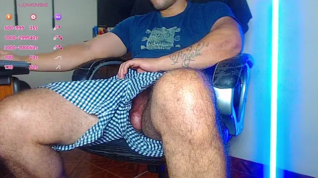 Snapshot of --mAk-- chatting on January 23, 10:33 pm --mAk-- online show from January 23, 10:33 pm