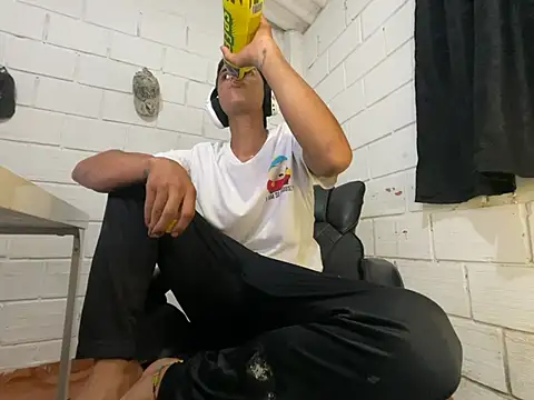 Max TheHorseDick online show from June 19, 2:06 am