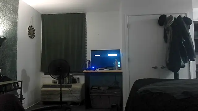 Snapshot of SilasRed chatting on January 7, 3:58 am SilasRed online show from January 7, 3:58 am