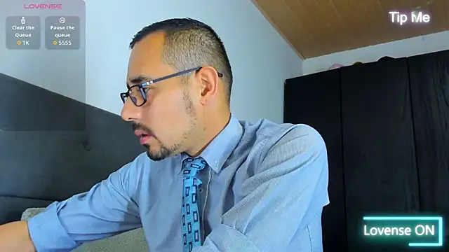 jhonyalzate2 online show from September 19, 5:19 am