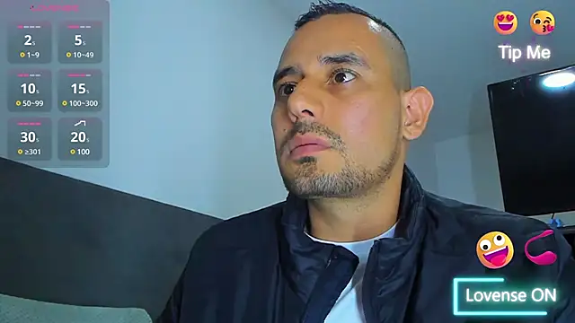 jhonyalzate2 online show from February 4, 11:49 pm