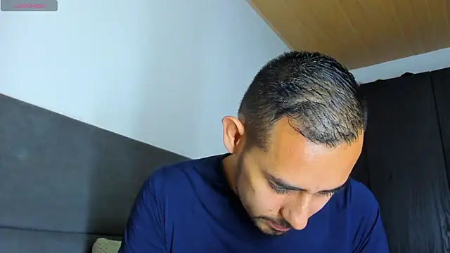 jhonyalzate2 online show from October 14, 12:06 am