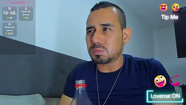 jhonyalzate2 online show from February 24, 11:52 pm