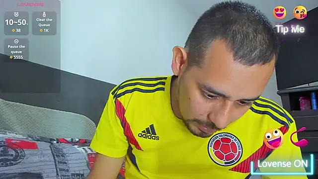 jhonyalzate2 online show from January 28, 11:39 pm