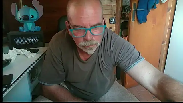 Snapshot of 0oscar_xxx chatting on October 4, 4:23 pm 0oscar xxx online show from October 4, 4:23 pm