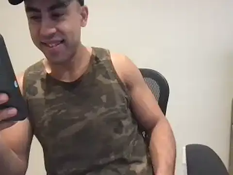 BigGuyMuscle online show from December 12, 5:59 pm