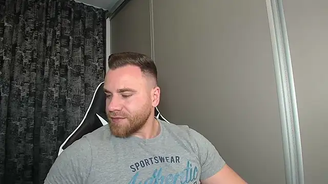 Thori92 online show from November 4, 6:20 pm